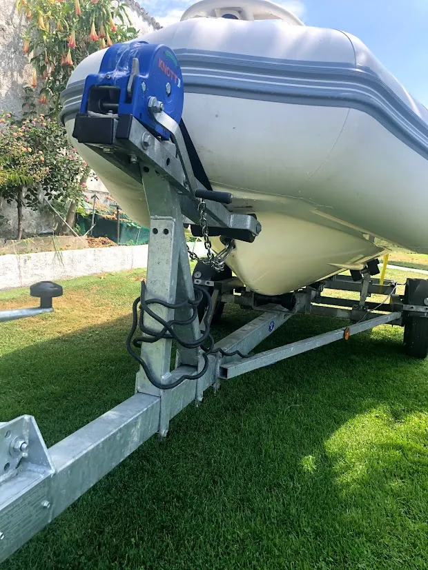 SEMIRRIGIDA ZODIAC CON TURBINA 90 CV